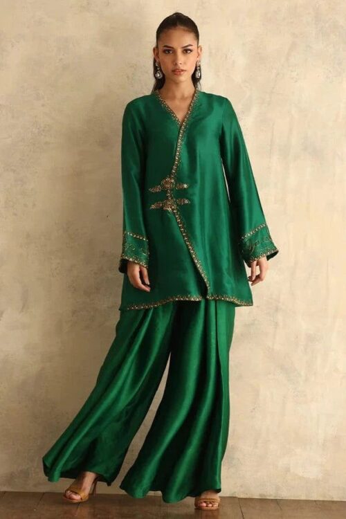 Emerald Allure – Handcrafted Elegance