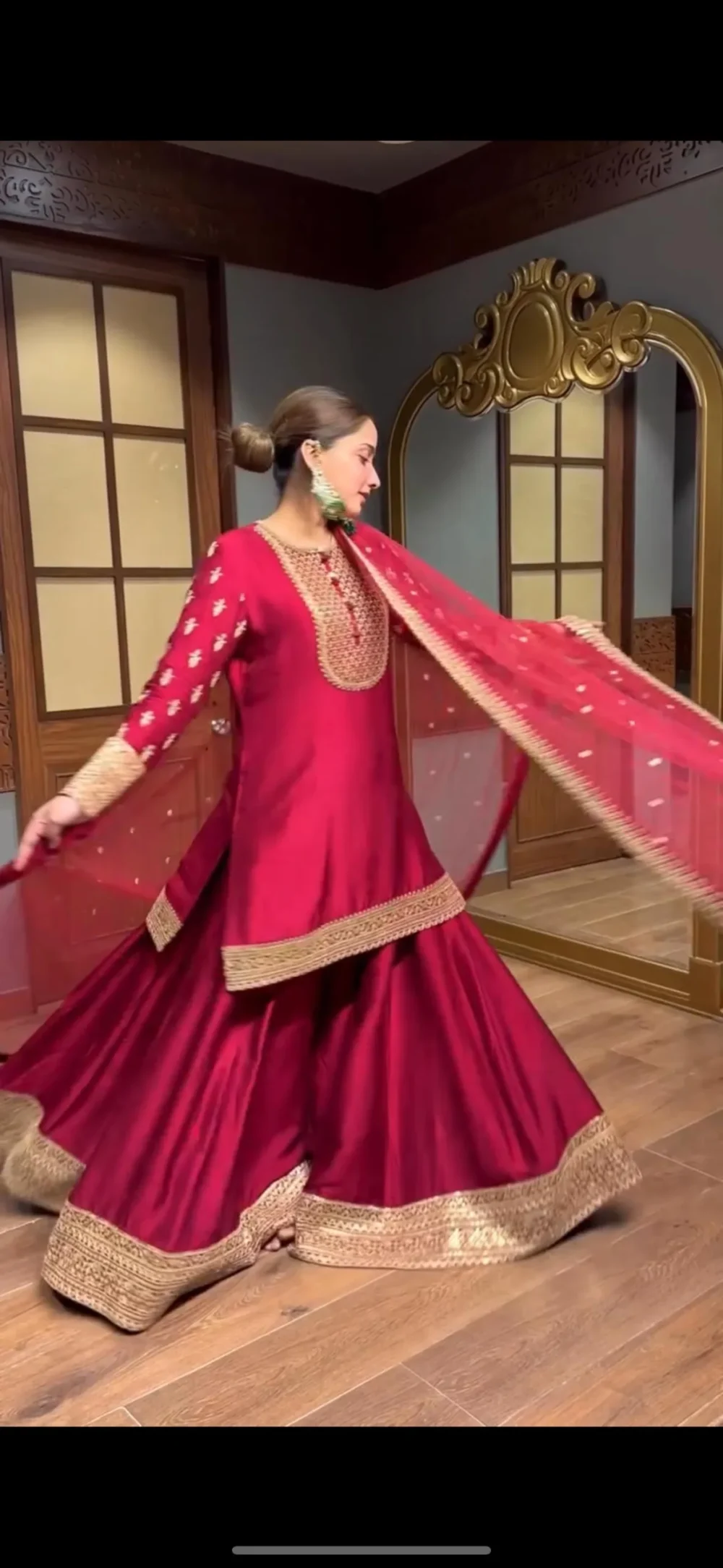 Ruby Gharaara Set
